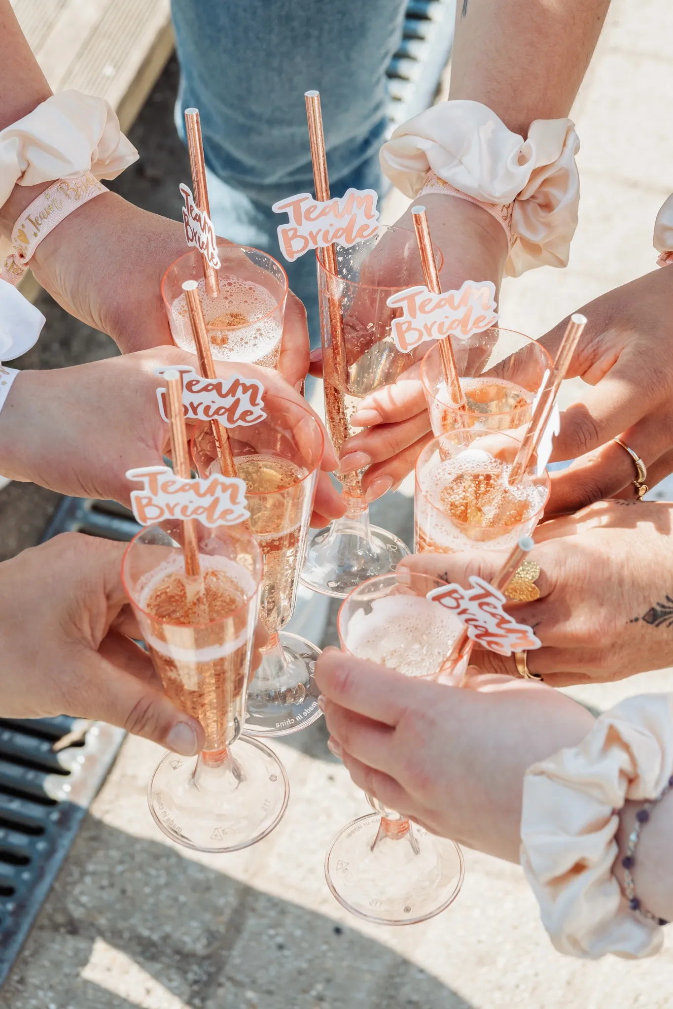 evjf-caen-verres-team-bride Photo EVJF à Caen – détail des verres de champagne avec pailles Team Bride
